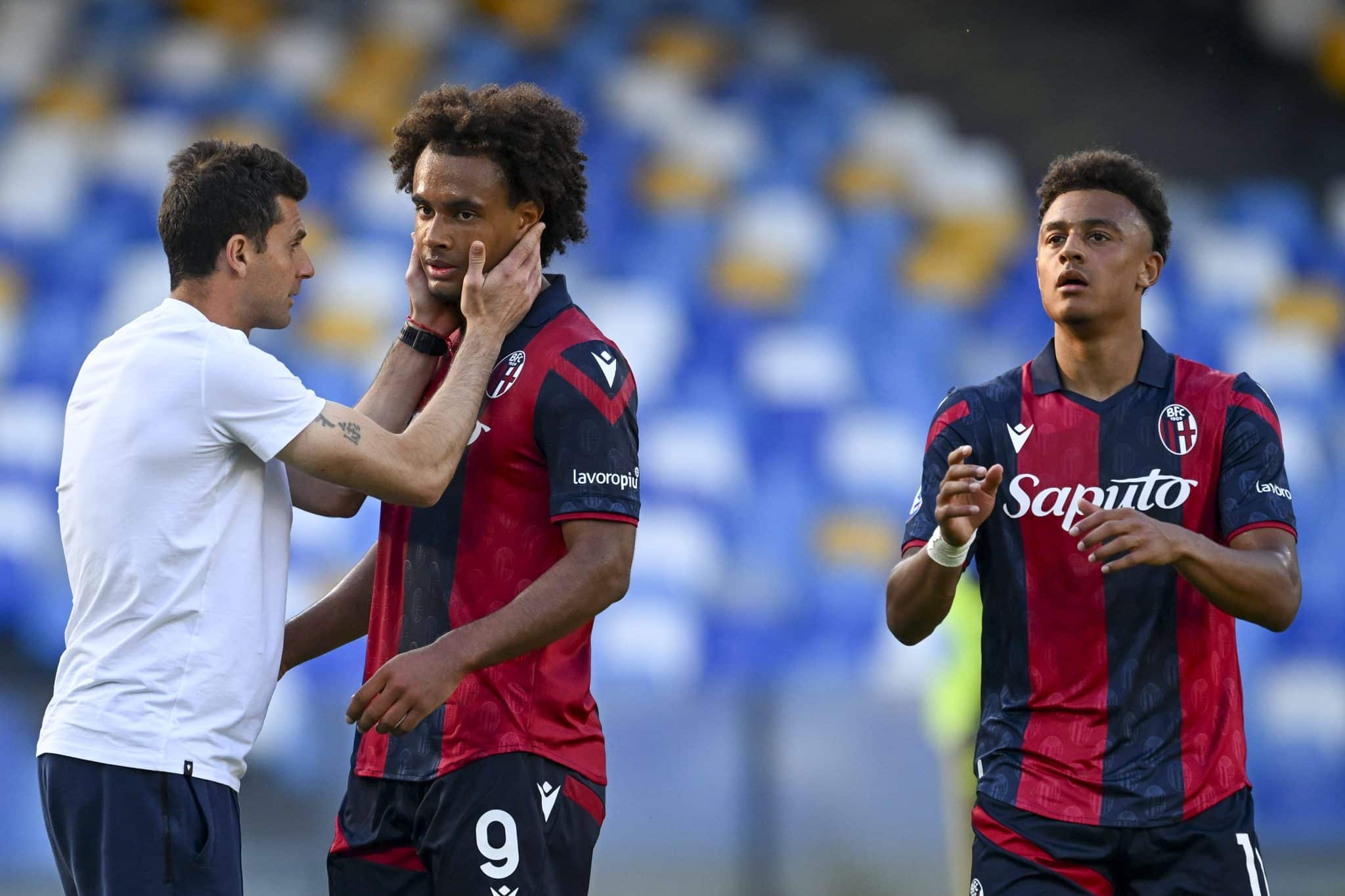Thiago Motta e Zirkzee trabalharam juntos no Bologna. Atacante holand&ecirc;s pode sair do United em dire&ccedil;&atilde;o &agrave; Juventus em janeiro