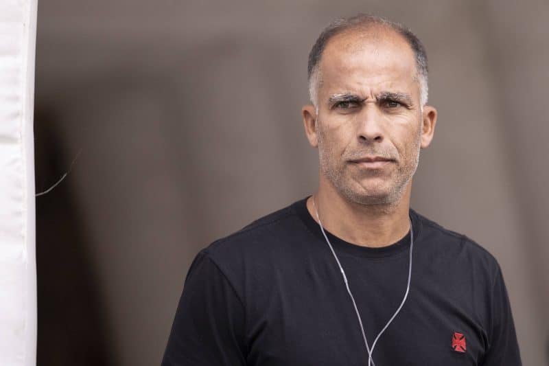 Vasco é salvo por gol de Alex Teixeira em estreia de Felipe, mas sai de São Januário sob vaias