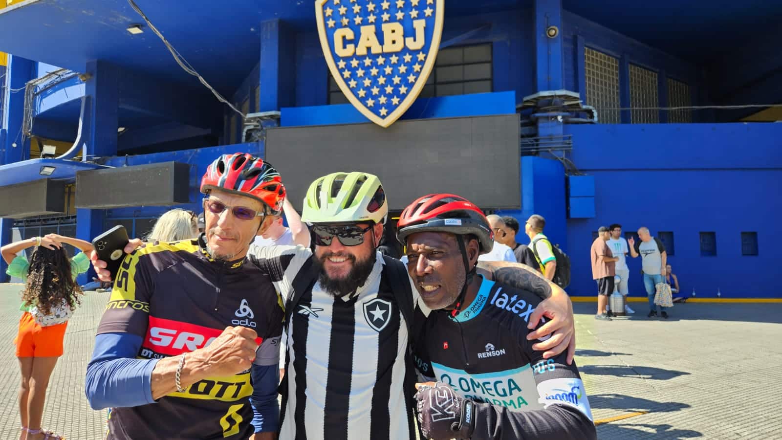 Jos&eacute; Marcelo viajou para Buenos Aires com dois amigos que n&atilde;o torcem para o clube (Foto: Gabriel Rodrigues/Trivela)