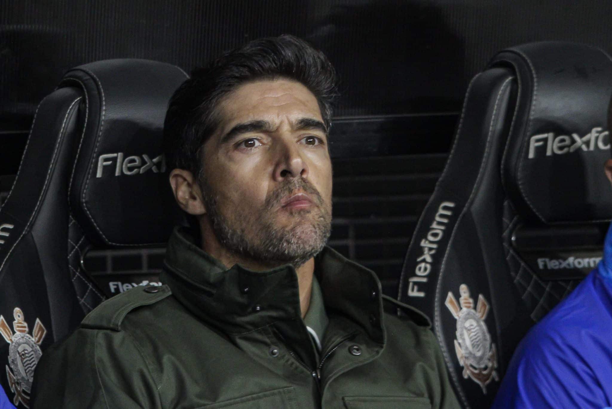 Abel Ferreira durante a derrota do Palmeiras para o Corinthians (Foto: Vinicius Nunes/Ag&ecirc;ncia F8/Gazeta Press) Agencia F8/Agencia F8