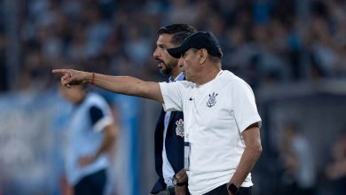 Fora da realidade, Ram&oacute;n defende trabalho no Corinthians e diz: &lsquo;Contrato at&eacute; o fim de 2025&rsquo;