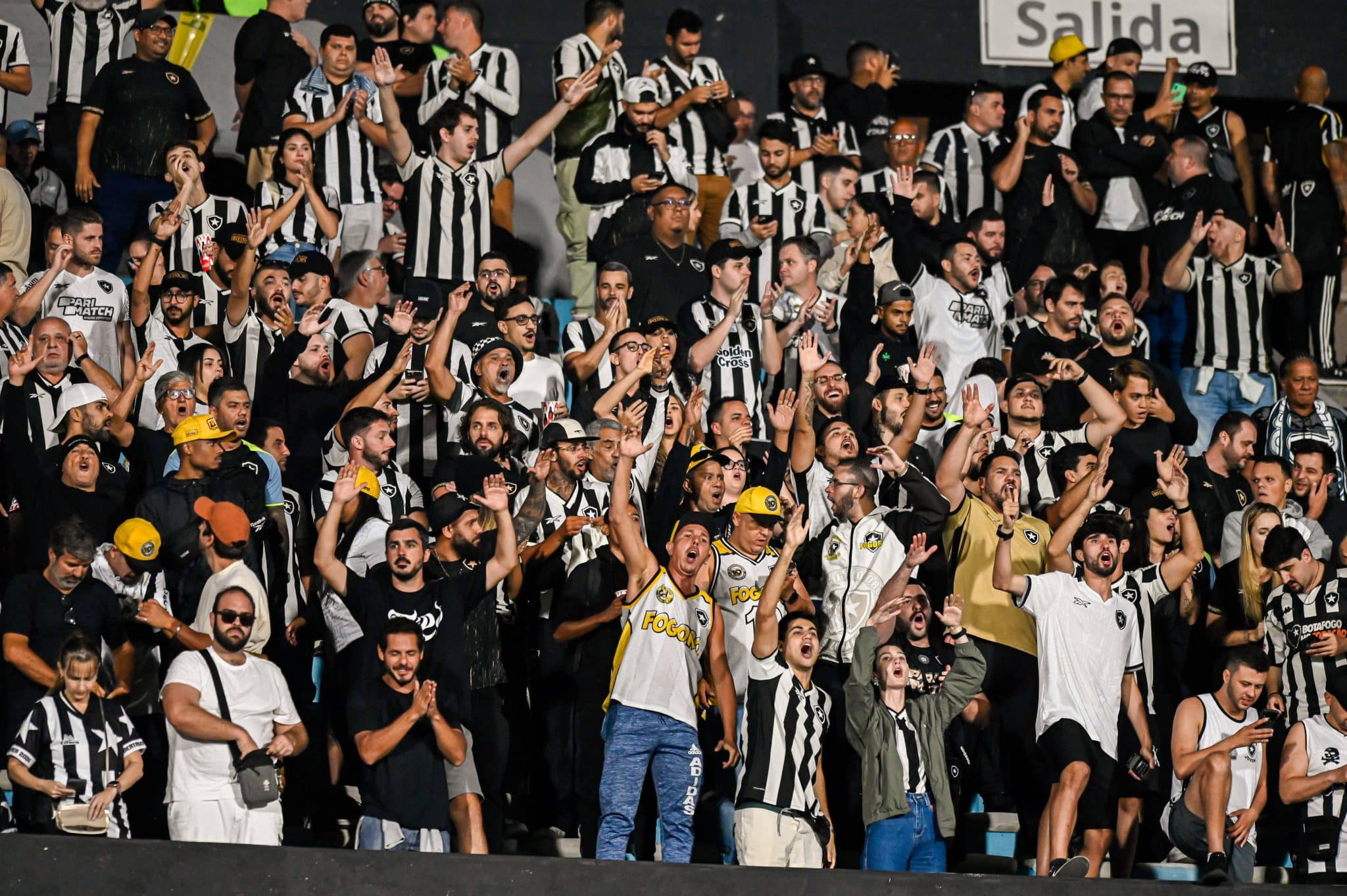 Torcida do Botafogo d&aacute; resposta para d&uacute;vidas e provoca&ccedil;&otilde;es sobre final da Libertadores