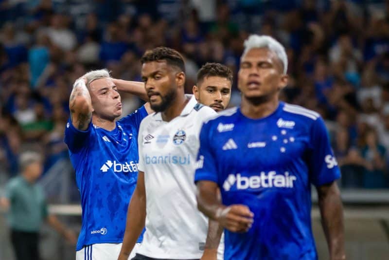 Empate amargo reforça fim de temporada melancólico de Cruzeiro e Grêmio