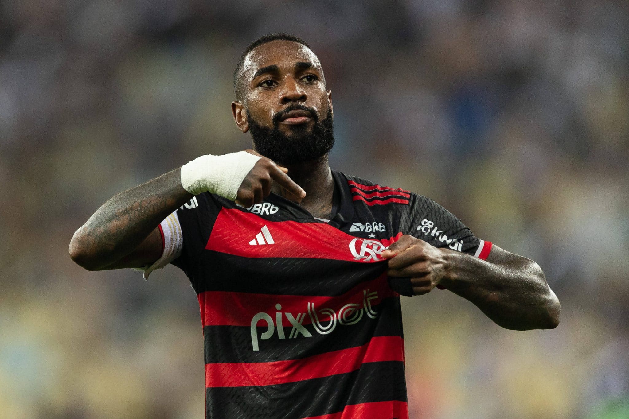 Gerson celebra gol em Flamengo 1 x 0 Vasco