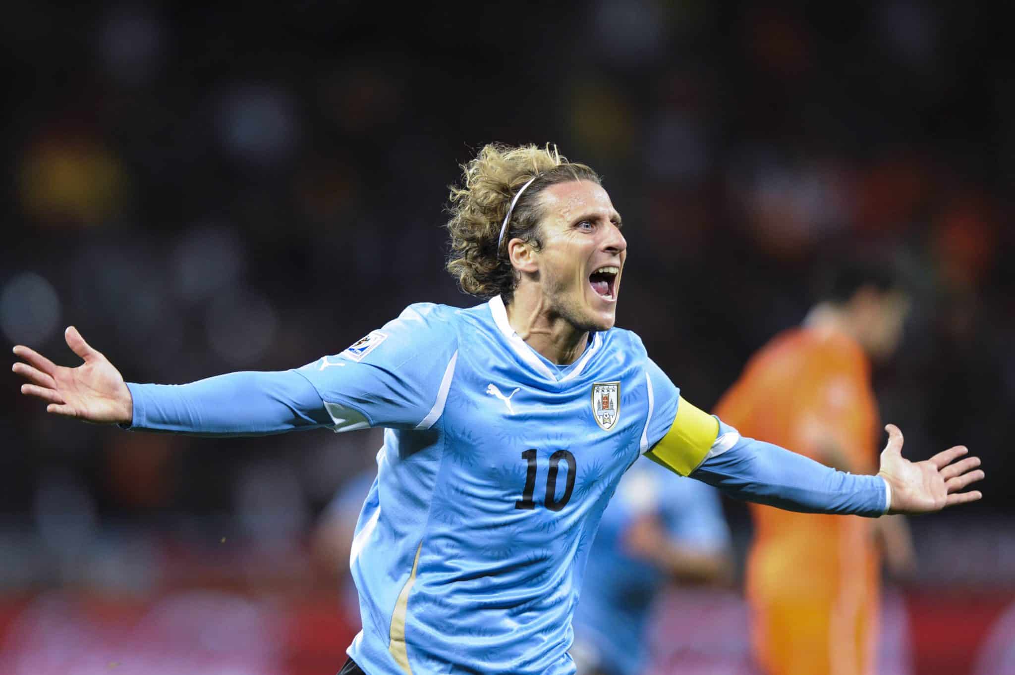 Foto: (Imago) - Diego Forl&aacute;n comandou o Uruguai at&eacute; &agrave;s semifinais da Copa do Mundo de 2010, na &Aacute;frica do Sul