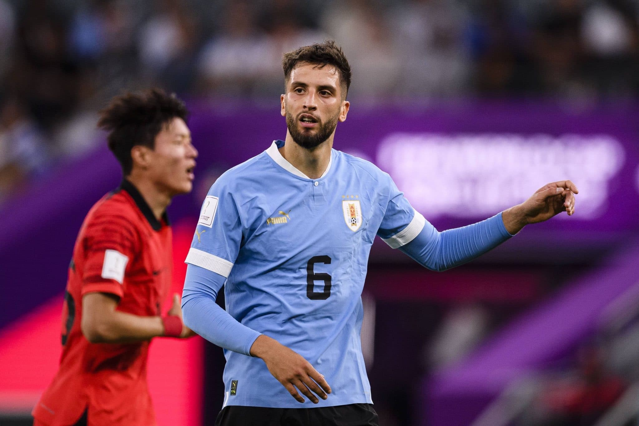 Meia do Tottenham ser&aacute; suspenso por sete jogos ap&oacute;s coment&aacute;rios racistas sobre Son