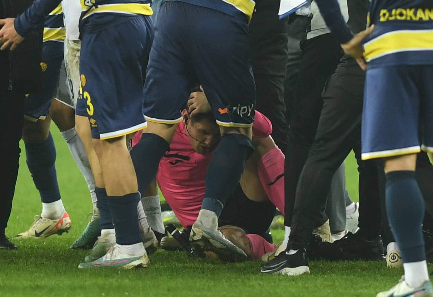Presidente de time turco &eacute; condenado &agrave; pris&atilde;o ap&oacute;s agredir &aacute;rbitro durante jogo