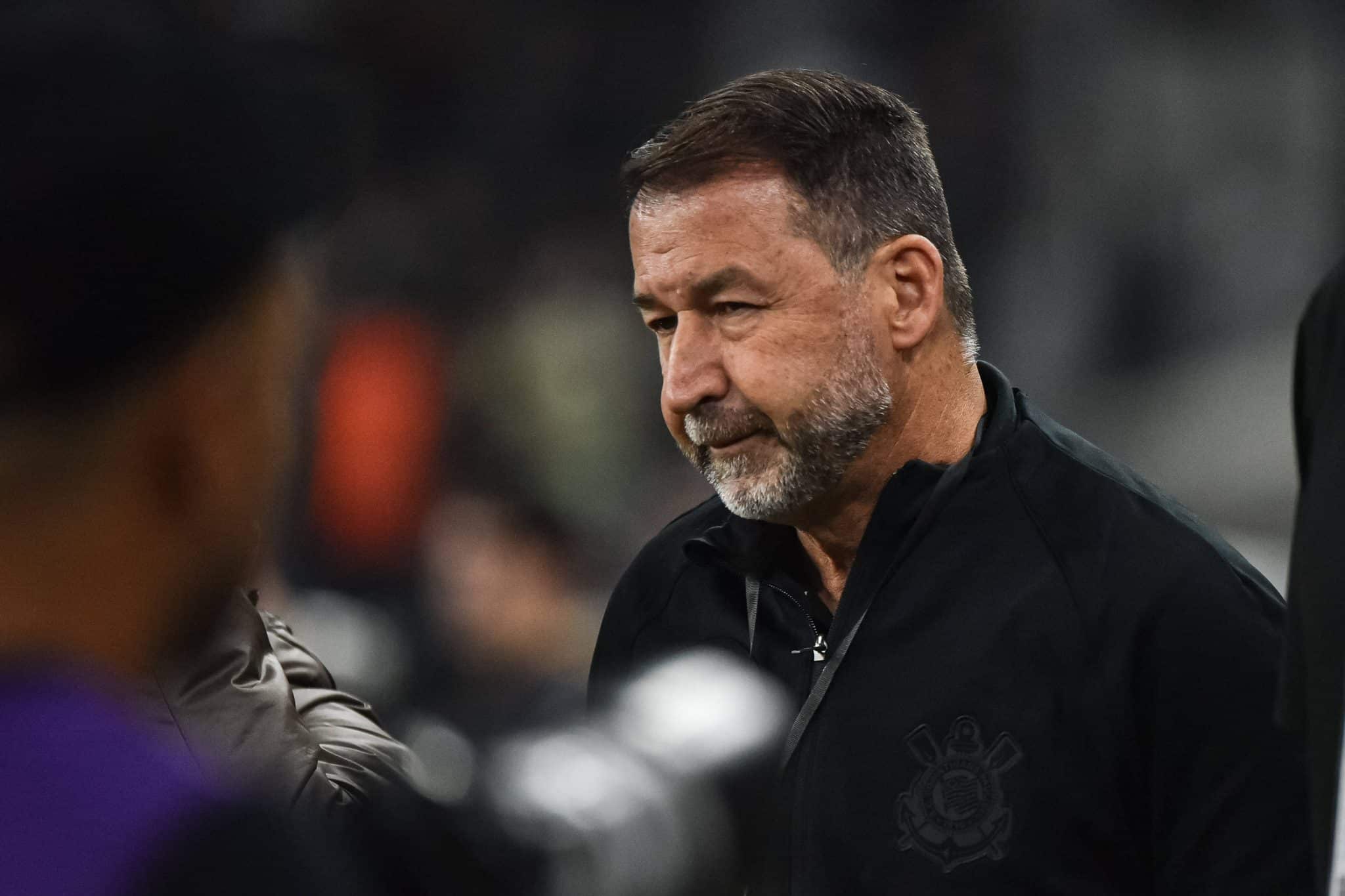 Qual &eacute; a resposta do Corinthians para os credores que cobram as d&iacute;vidas com o clube?