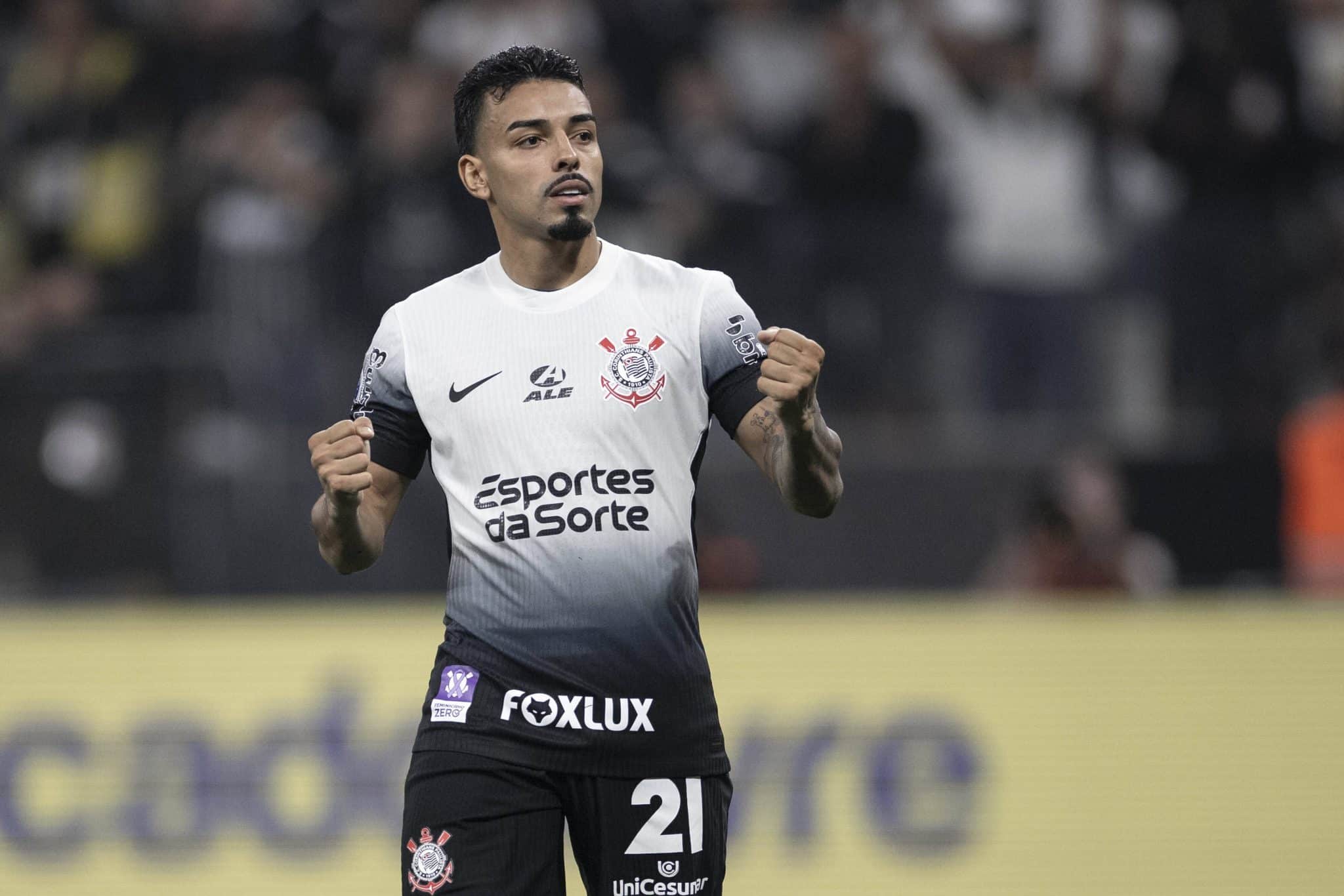 De &lsquo;descartado&rsquo; a titular: o que explica o sucesso de Matheus Bidu no Corinthians