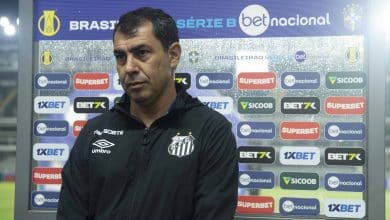 Ap&oacute;s acesso, Carille reconhece que Santos est&aacute; com planejamento para 2025 atrasado