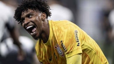 Corinthians muda estrat&eacute;gia e define prazo para a compra de Hugo Souza ap&oacute;s interesse&nbsp;do&nbsp;City