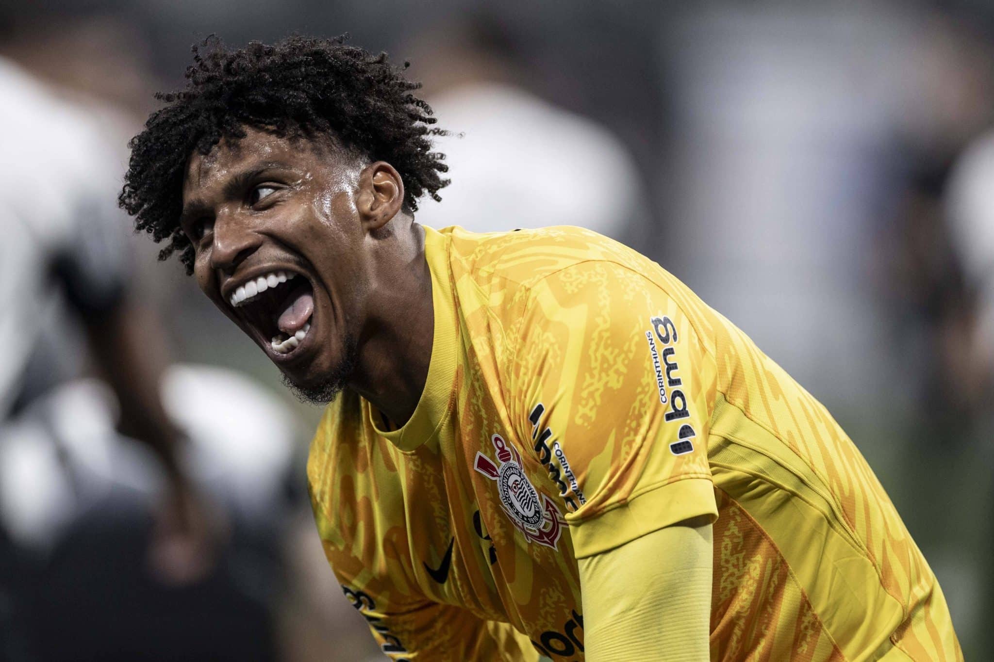 Corinthians muda estrat&eacute;gia e define prazo para a compra de Hugo Souza ap&oacute;s interesse&nbsp;do&nbsp;City