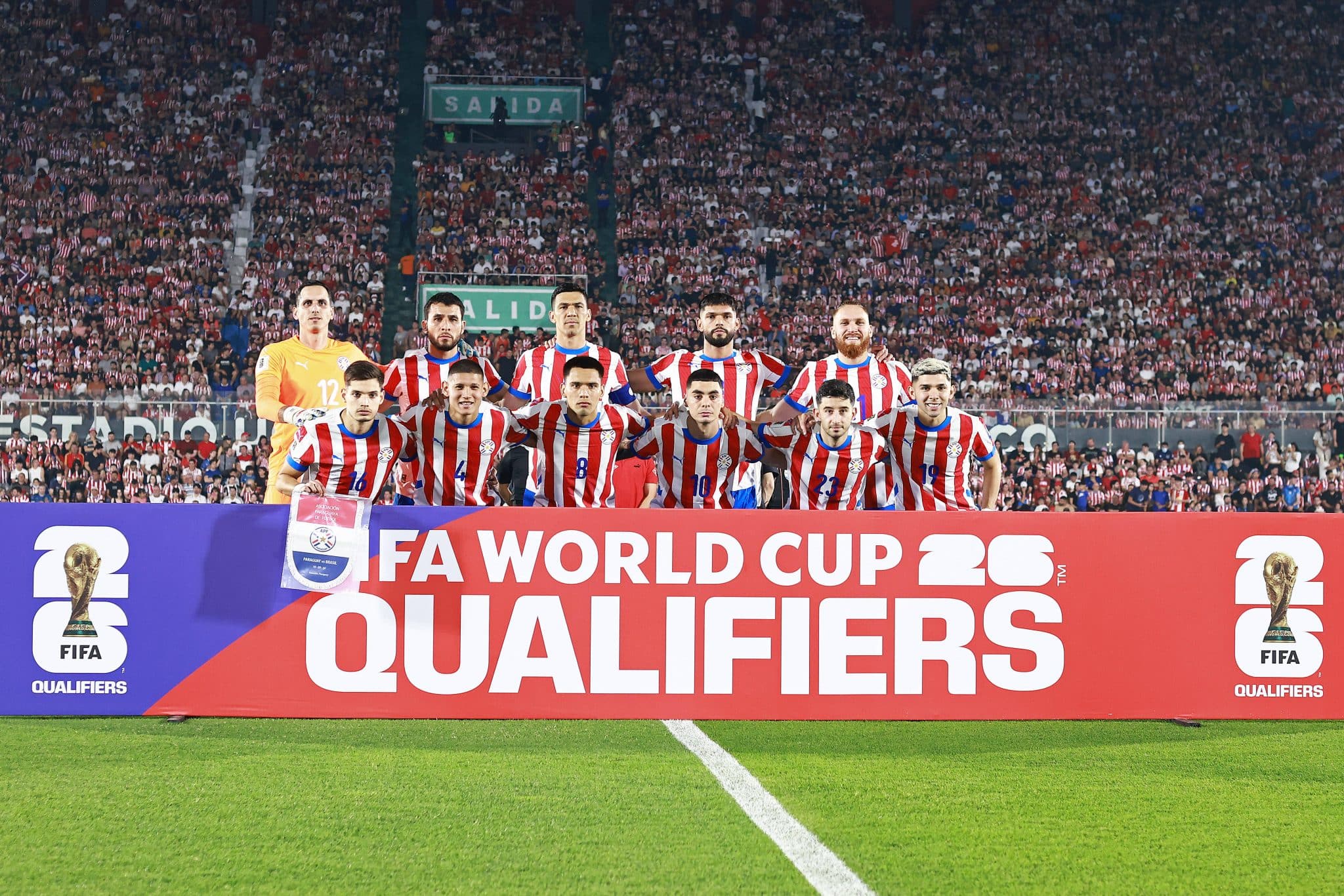 Foto: (Imago) - Sele&ccedil;&atilde;o do Paraguai em a&ccedil;&atilde;o nas Eliminat&oacute;rias Sul-Americanas para a Copa do Mundo 2026