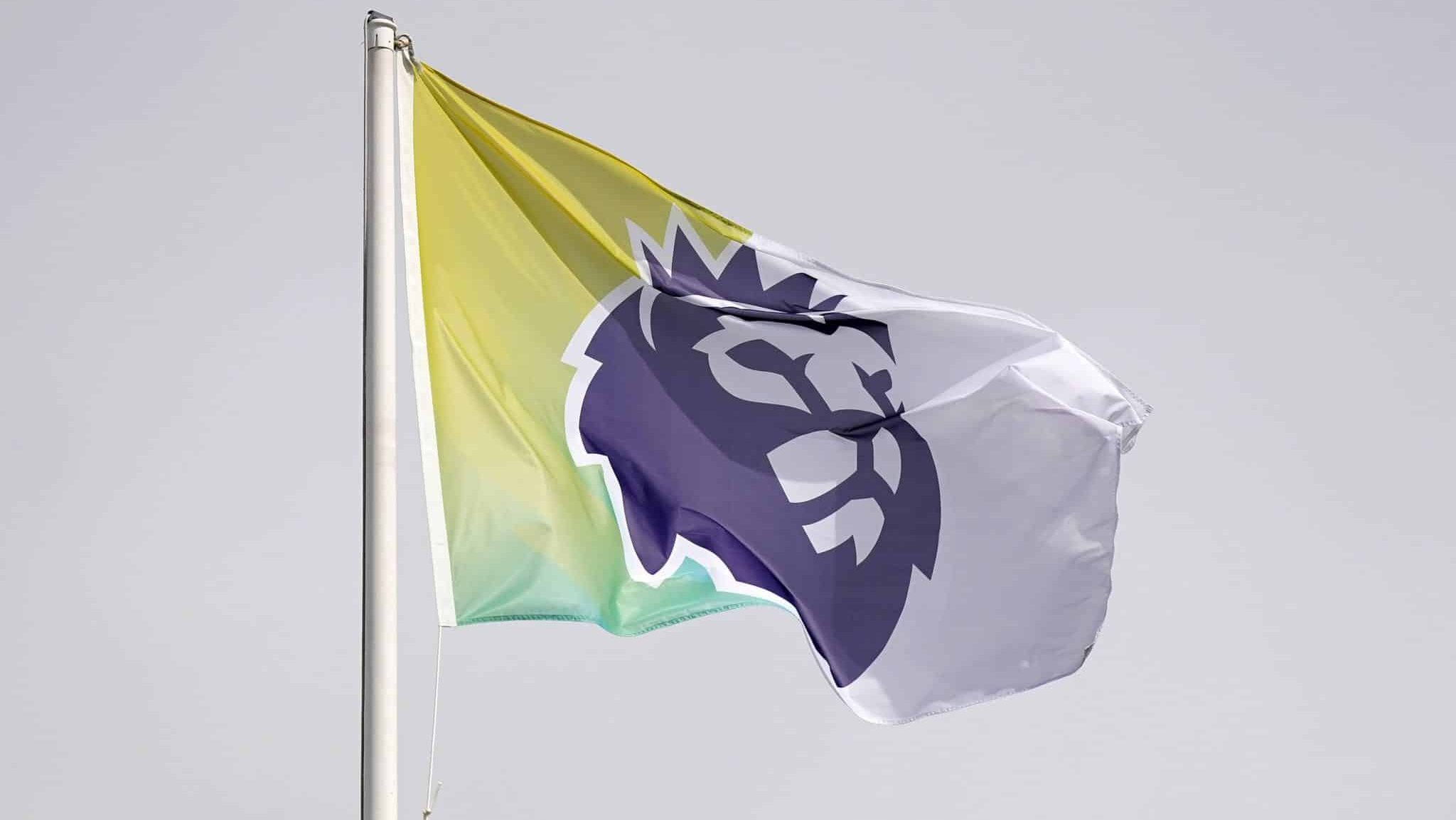 Bandeira com a logo da Premier League