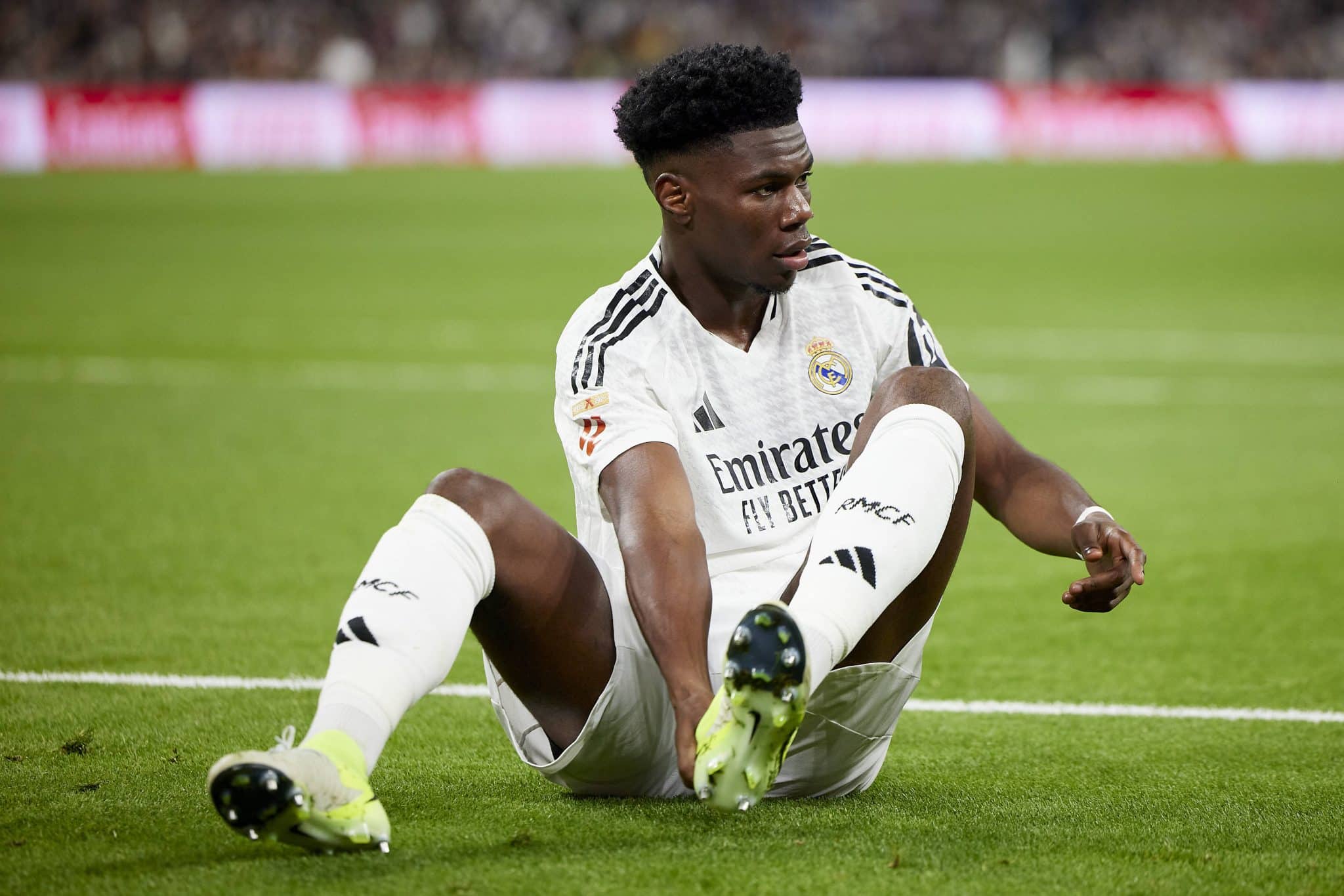 Foto: (Imago) - Tchouam&eacute;ni &eacute; baixa certa para os pr&oacute;ximos jogos do Real Madrid