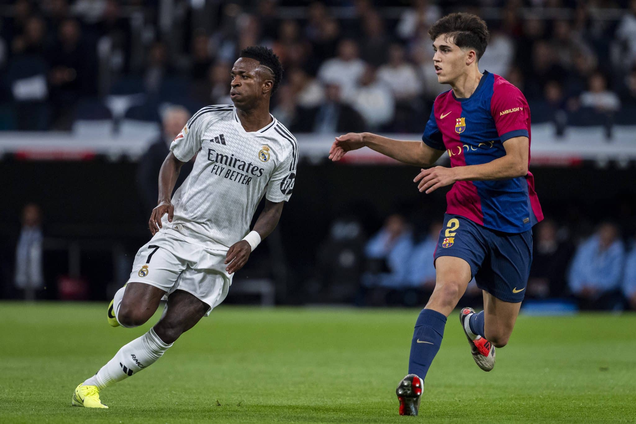 Zagueiro do Barcelona reacende pol&ecirc;mica da Bola de Ouro ao falar sobre Vini Jr