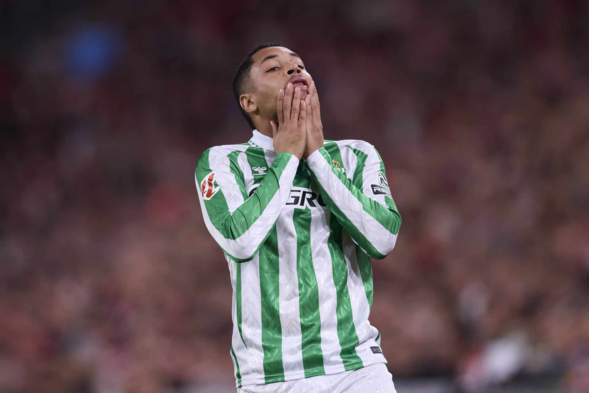 Vitor Roque em a&ccedil;&atilde;o pelo Betis