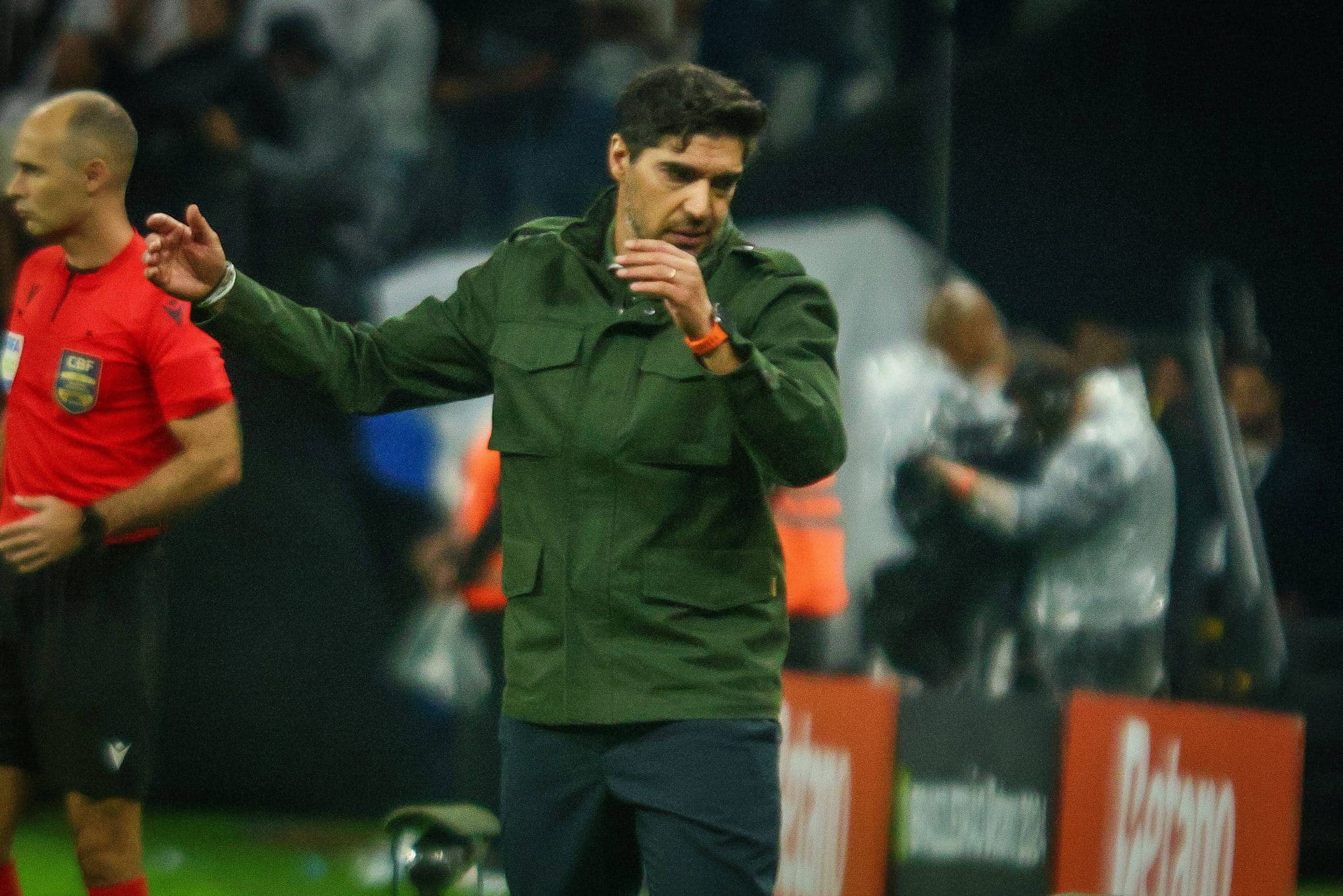 N&atilde;o d&aacute; para o Palmeiras terminar mais um ano com &lsquo;fica ou sai&rsquo; de Abel Ferreira