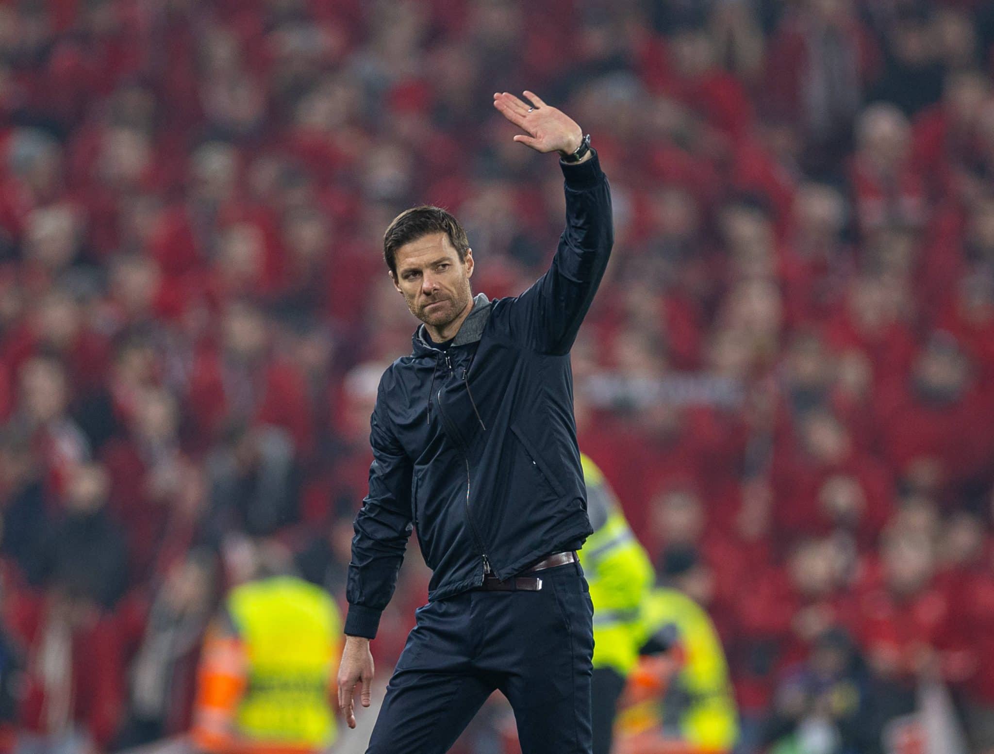 Xabi Alonso vai deixar o Leverkusen no fim da temporada e &eacute; ligado a novo destino