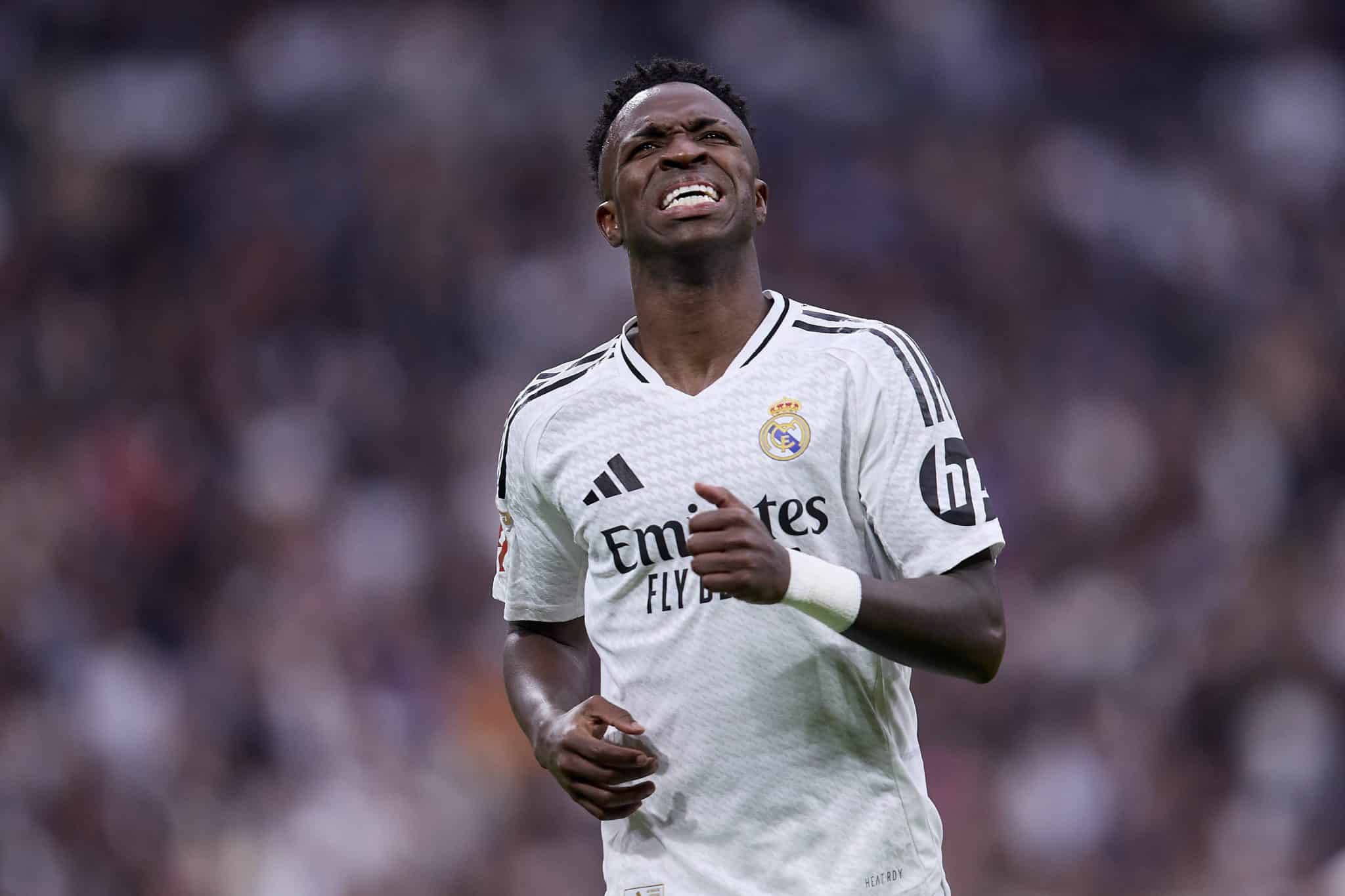 &lsquo;Vou renunciar&rsquo;: jornalista que deixou Vini Jr. do top 10 da Bola de Ouro admite erro