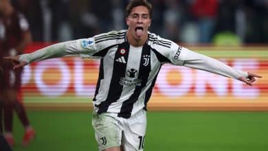 Nos 50 anos de Del Piero, herdeiro da camisa 10 d&aacute; presente a &iacute;dolo da Juventus