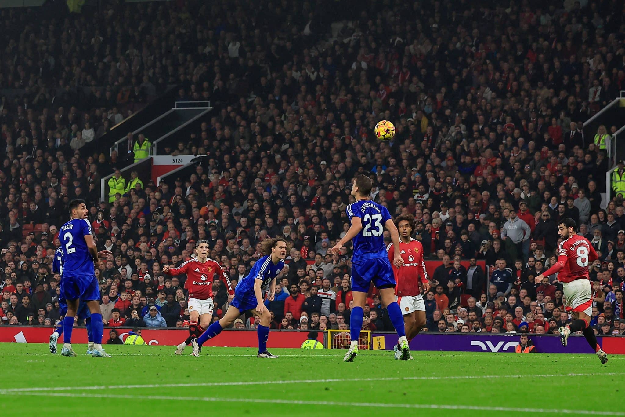 Garnacho finaliza contra o Leicester. Foto: Imago