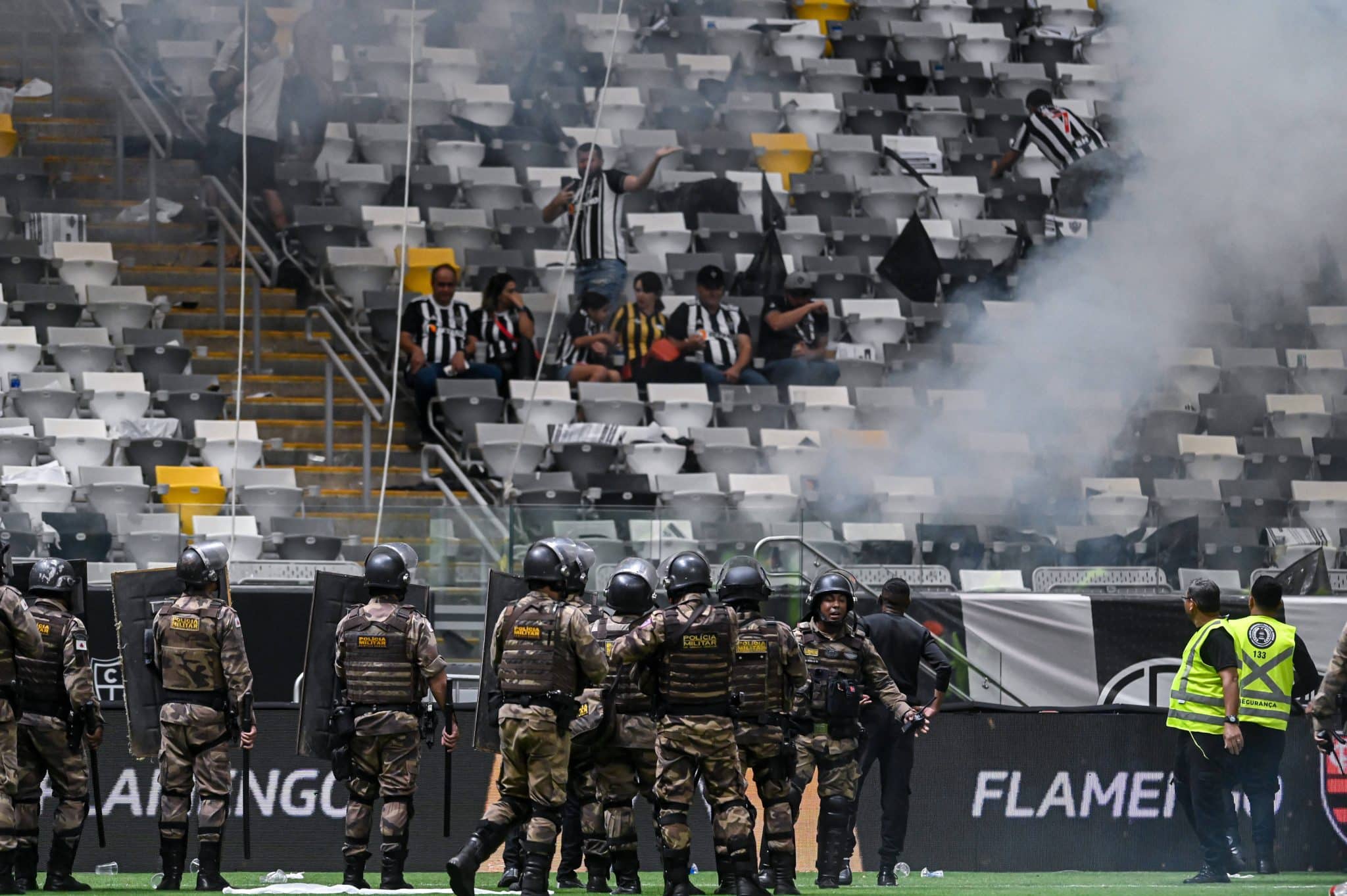 &lsquo;Selvageria&rsquo;: Flamengo condena atos de viol&ecirc;ncia na Arena MRV e culpa Atl&eacute;tico-MG