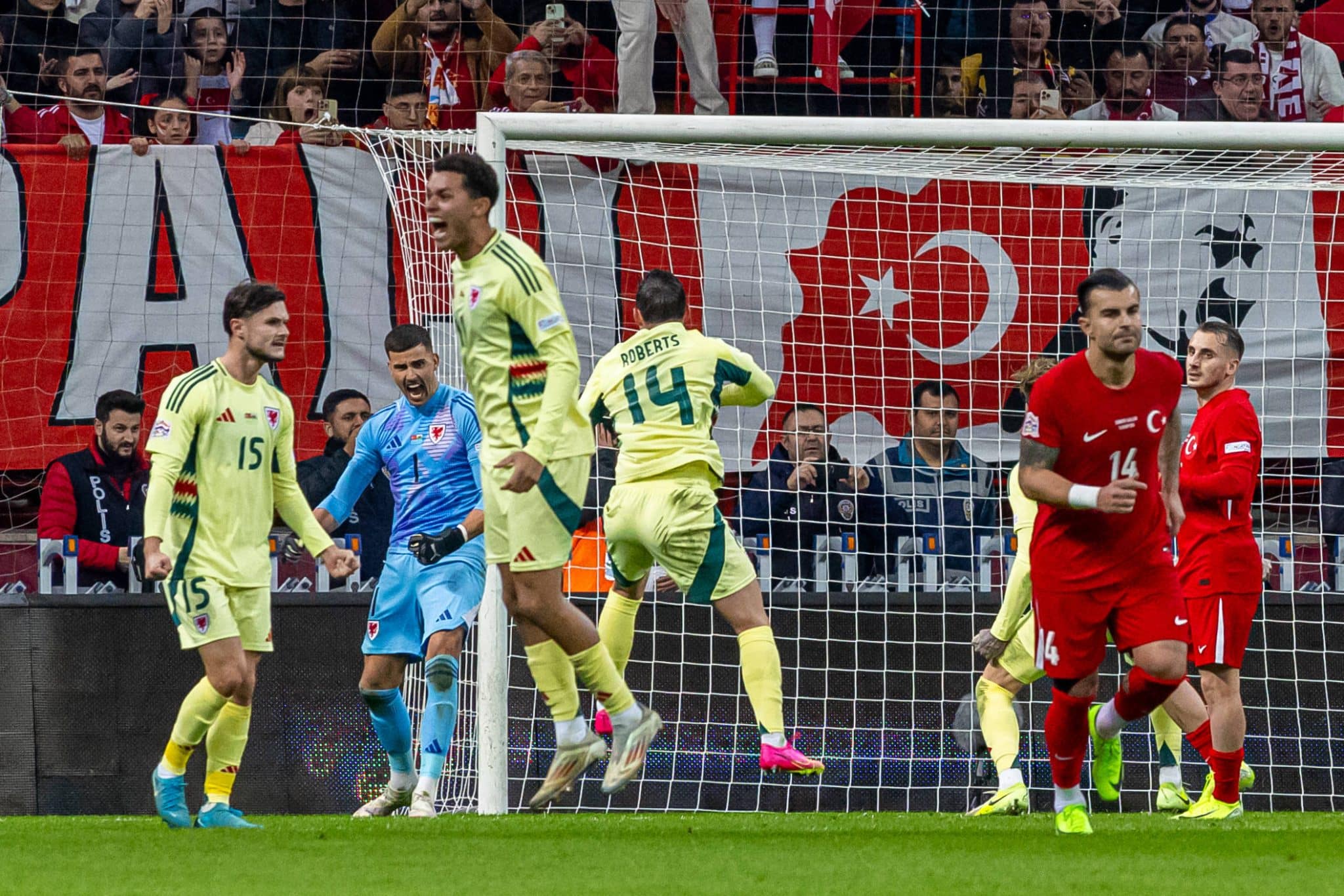 Galeses comemoram p&ecirc;nalti perdido pela Turquia