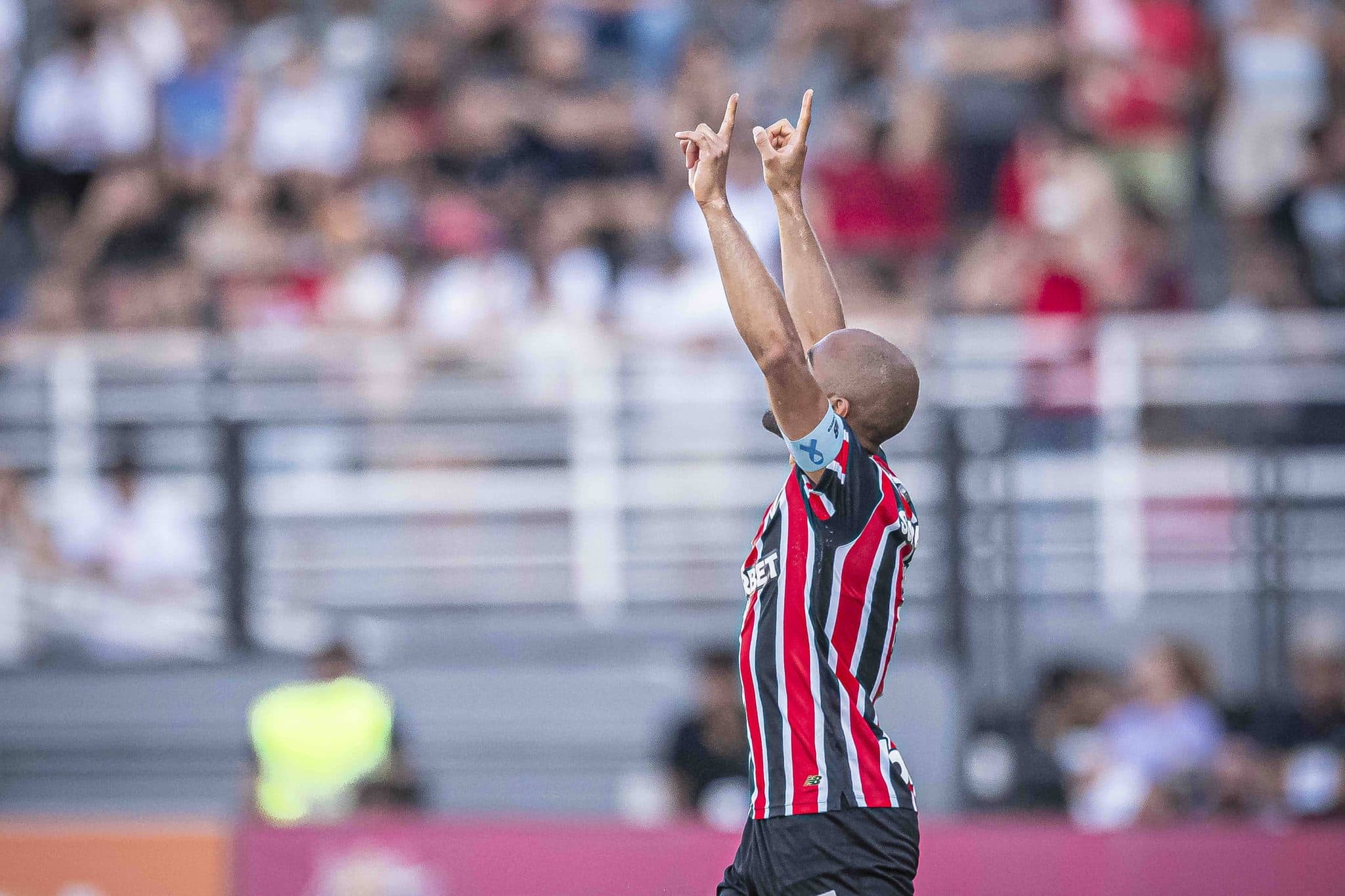 Lucas vibra com seu gol de n&uacute;mero 50 pelo S&atilde;o Paulo