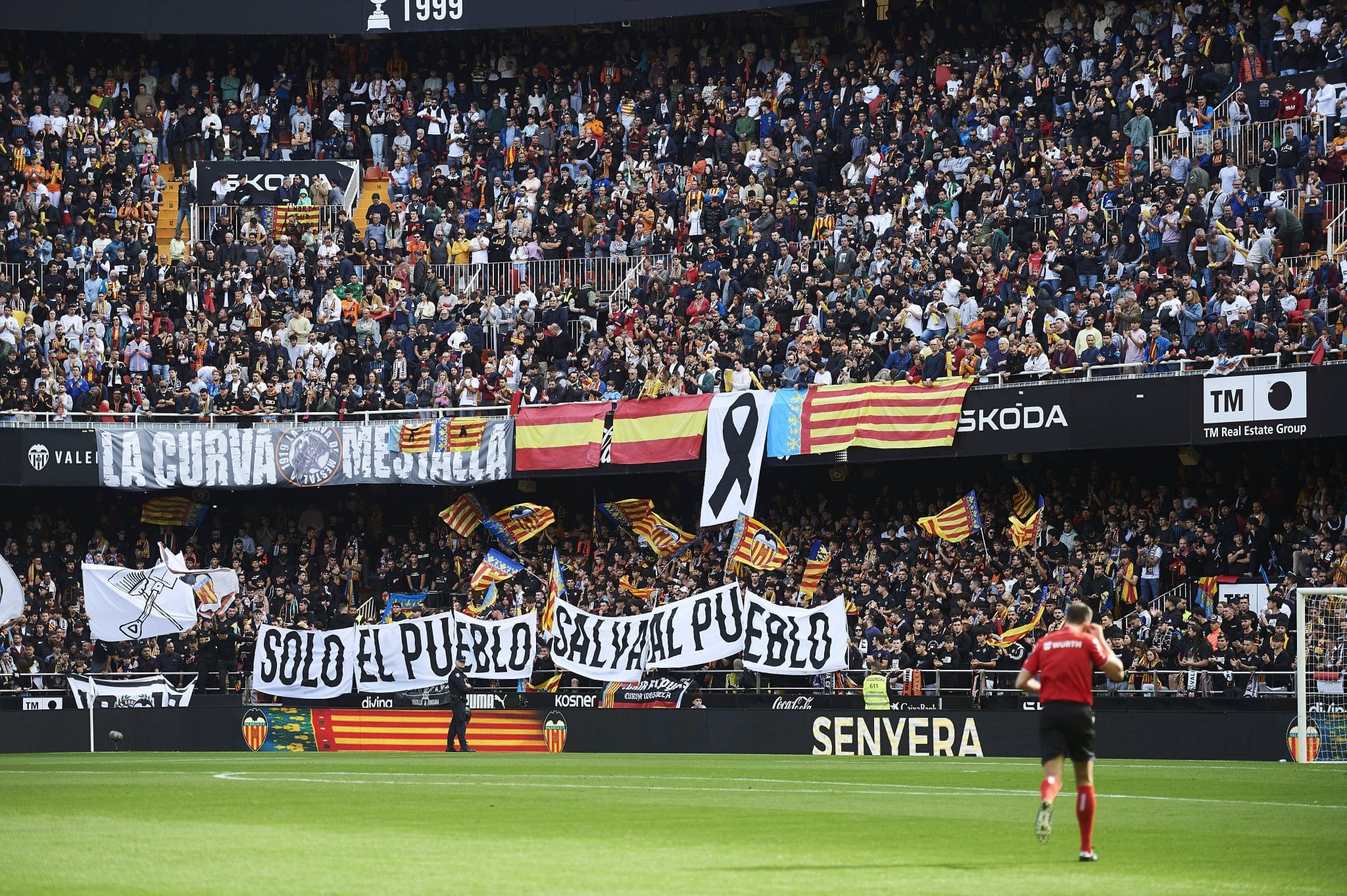 &lsquo;Foram semanas dif&iacute;ceis para n&oacute;s&rsquo;: Valencia goleia em Mestella ap&oacute;s um m&ecirc;s de trag&eacute;dia