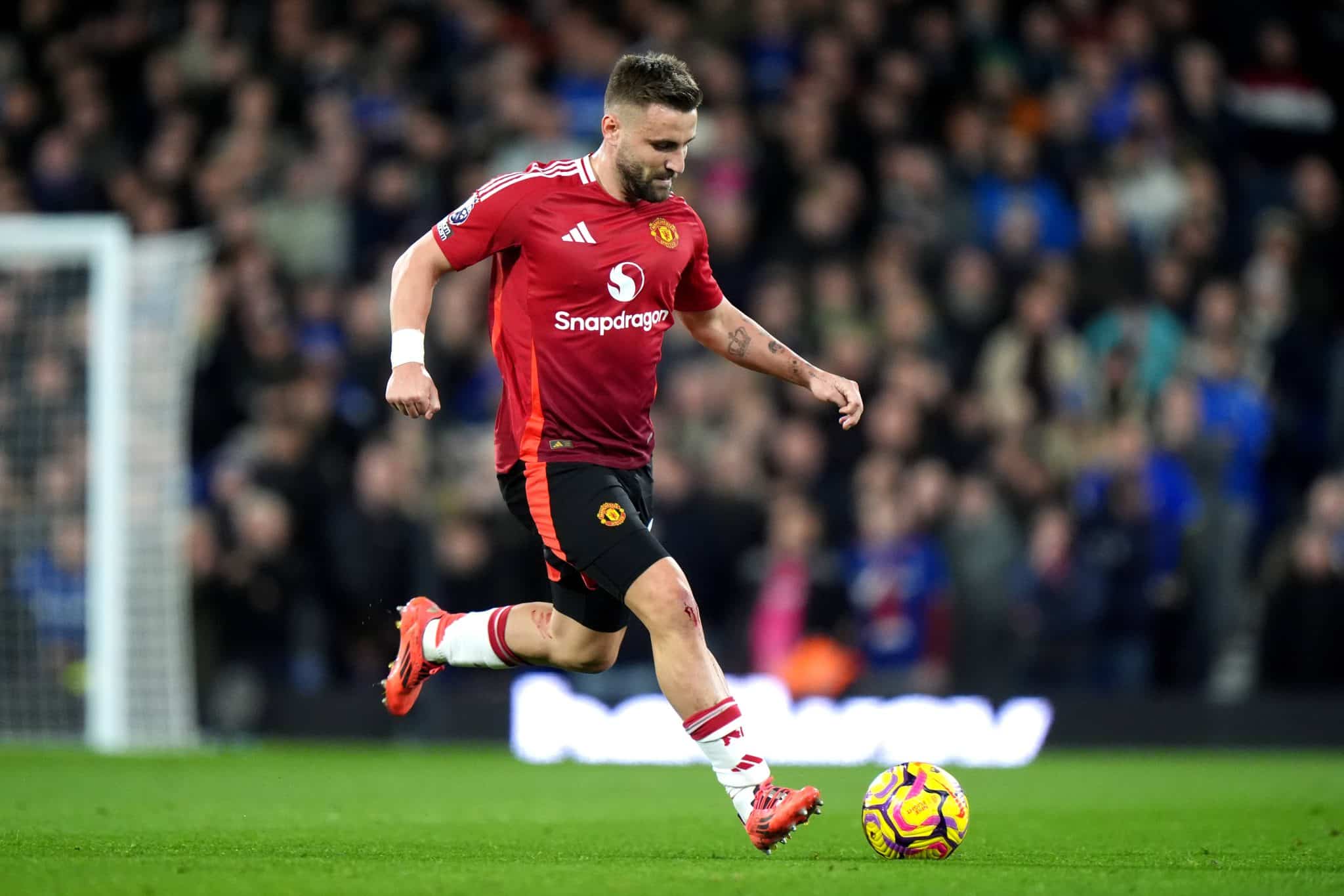 Luke Shaw em a&ccedil;&atilde;o pelo Manchester United