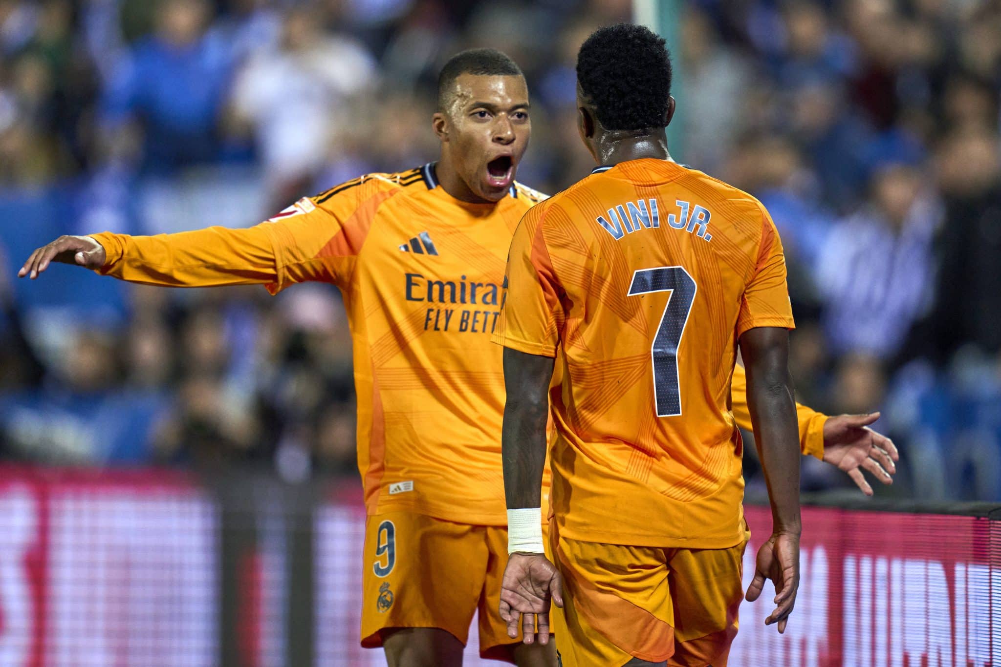 Ancelotti &lsquo;sacrifica&rsquo; Vini J&uacute;nior por Mbapp&eacute;, e Real Madrid vence com melhora coletiva