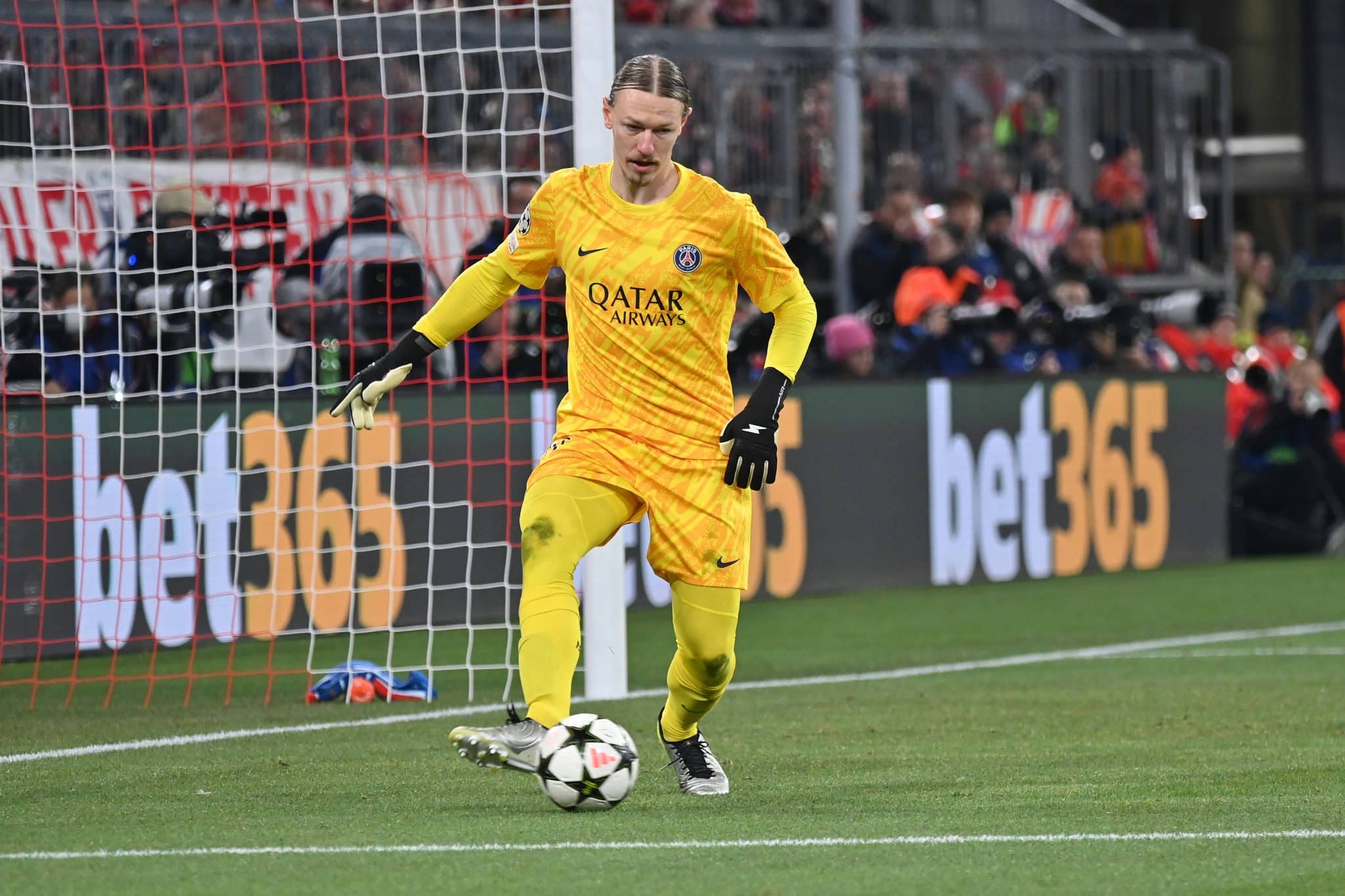 Matvei Safonov em a&ccedil;&atilde;o pelo PSG Foto: (Imago)