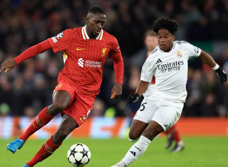 Zagueiro do Liverpool fica de fora por seis semanas após colisão com Endrick