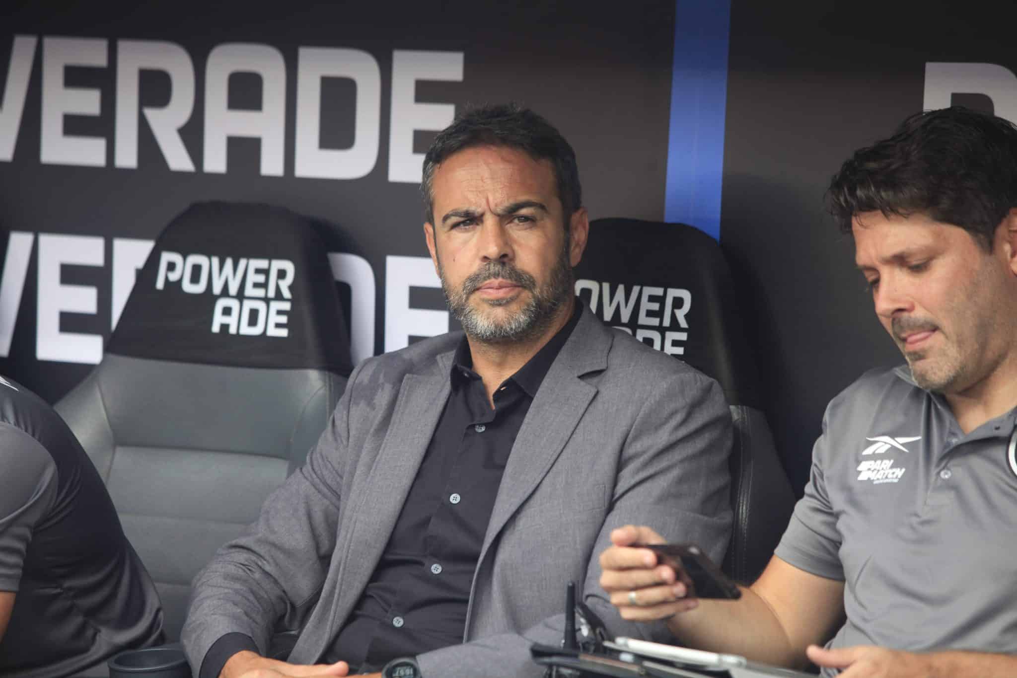 Artur Jorge explica como o Botafogo conquistou a Libertadores com um jogador a menos