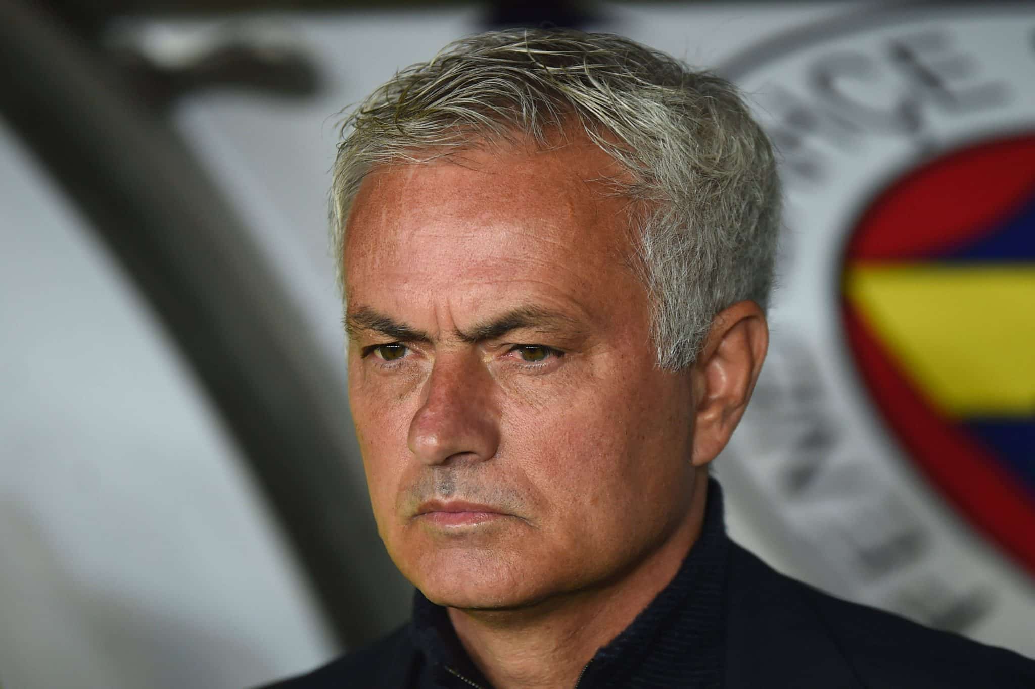 Ap&oacute;s desabafo, Mourinho deixa Istambul devido a problema de sa&uacute;de: &lsquo;Primeira vez que vejo isso&rsquo;
