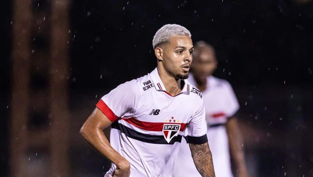 S&atilde;o Paulo acerta renova&ccedil;&atilde;o de contrato com meia que est&aacute; na mira do Barcelona