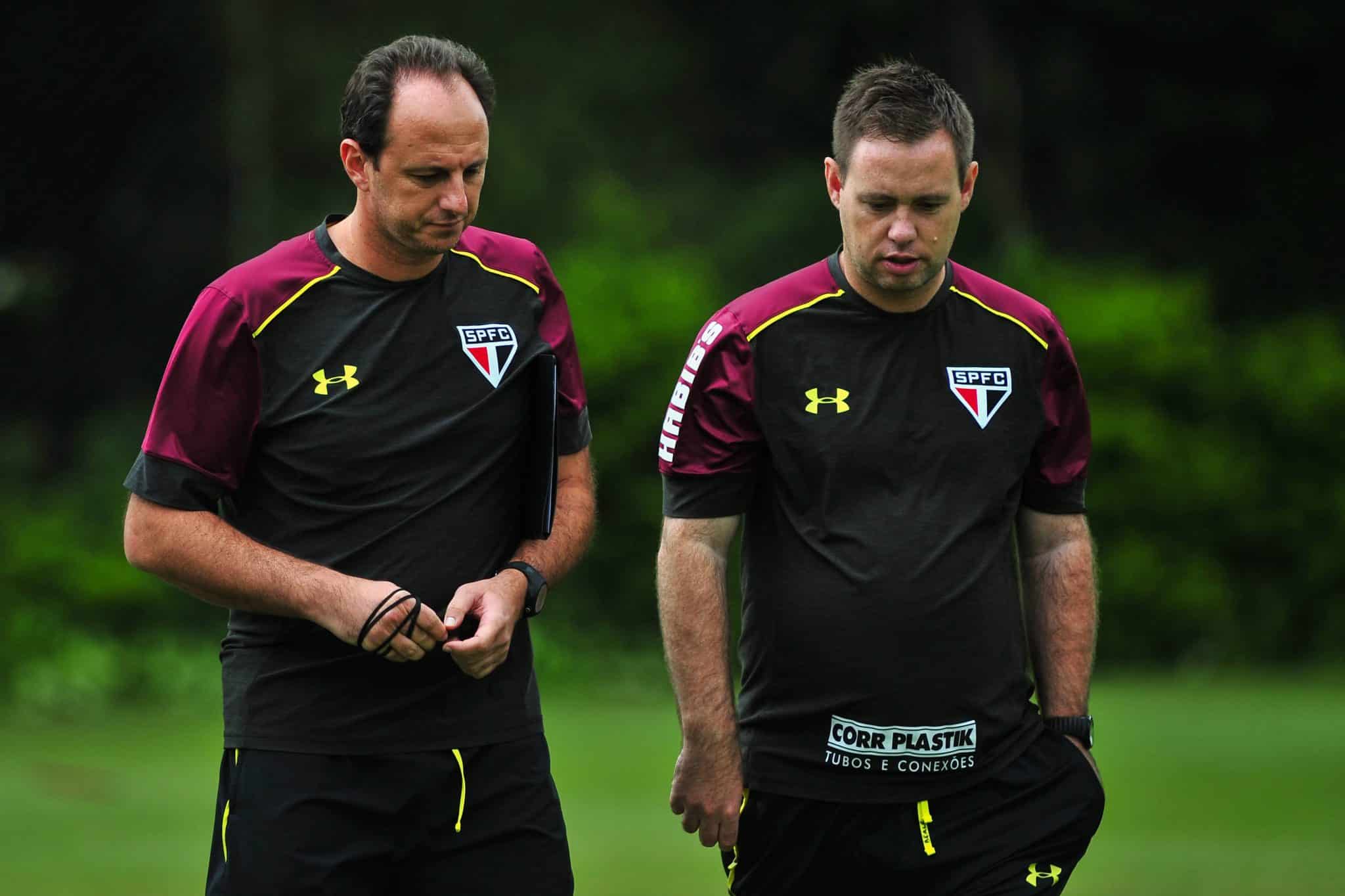 Rog&eacute;rio Ceni e Michael Beale durante treino do S&atilde;o Paulo
