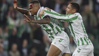 Vitor Roque come&ccedil;a na reserva e ex-Flamengo vai &agrave;s redes em vit&oacute;ria do Betis