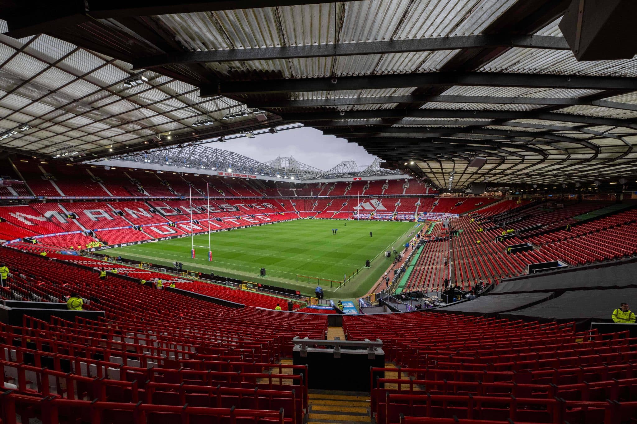 Novo est&aacute;dio ou reforma do Old Trafford? Pesquisa revela prefer&ecirc;ncia de torcedores do United