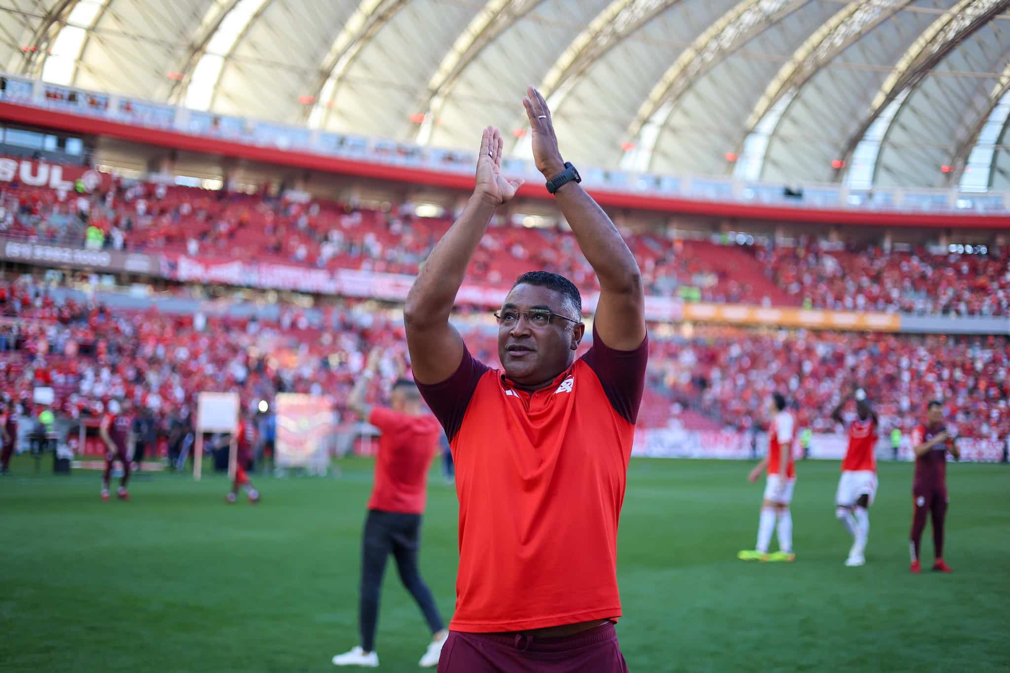Roger Machado agradece apoio da torcida do Internacional no Beira-Rio