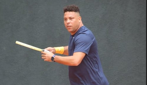 Ronaldo Fen&ocirc;meno joga t&ecirc;nis em evento da "Funda&ccedil;&atilde;o Fen&ocirc;menos"