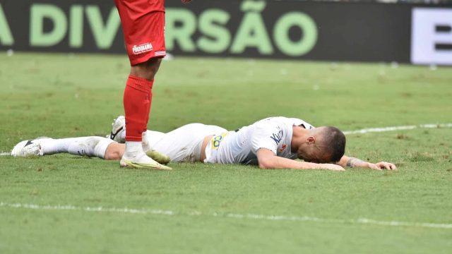 Festa do acesso do Santos termina em decep&ccedil;&atilde;o e vaias com derrota para o CRB