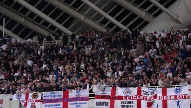 Polícia grega é acusada até de violência contra crianças durante vitória da Inglaterra