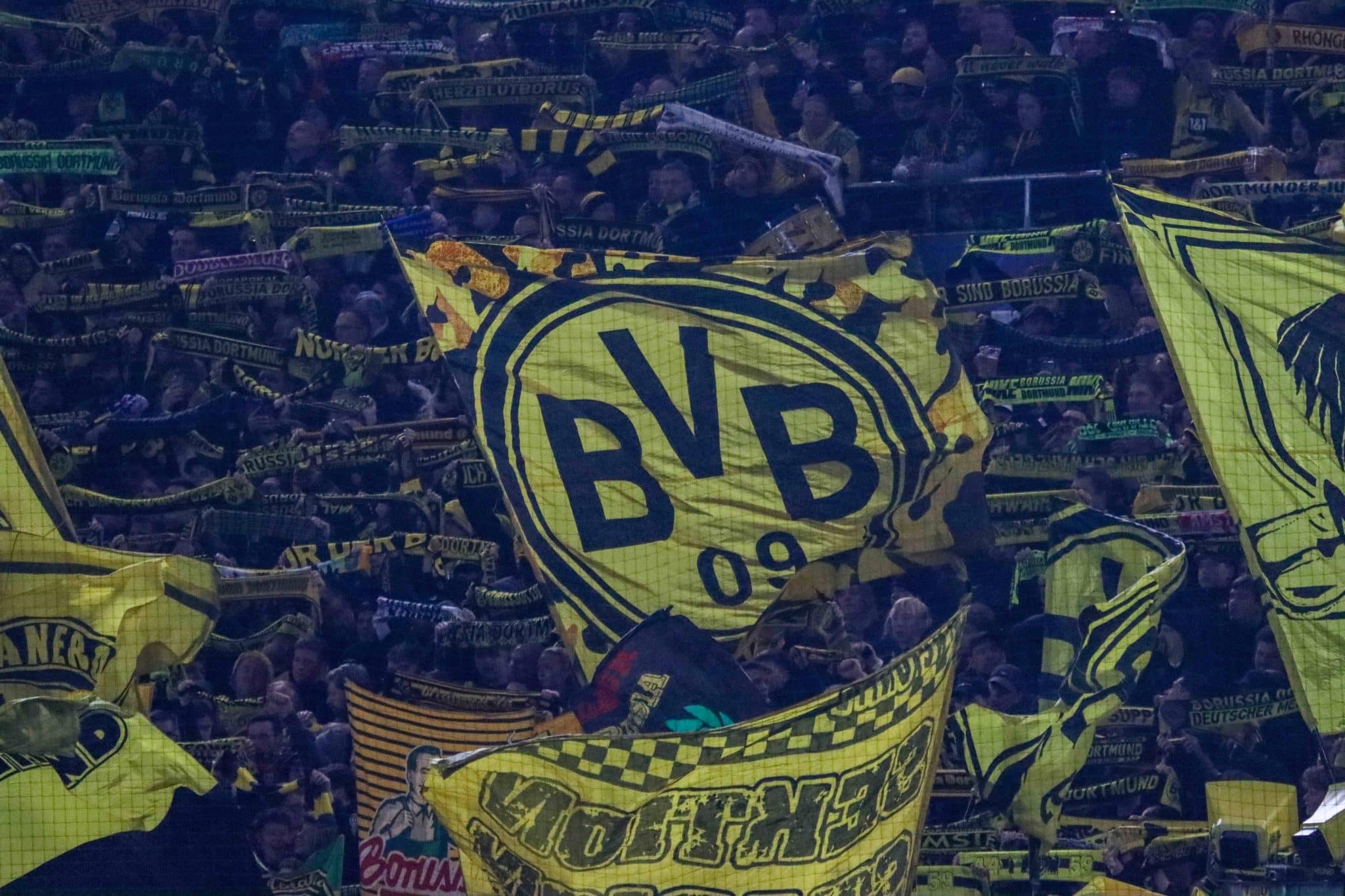 &lsquo;Ganha com guerra&rsquo;: Torcida do Borussia Dortmund pede fim de acordo com empresa de armas