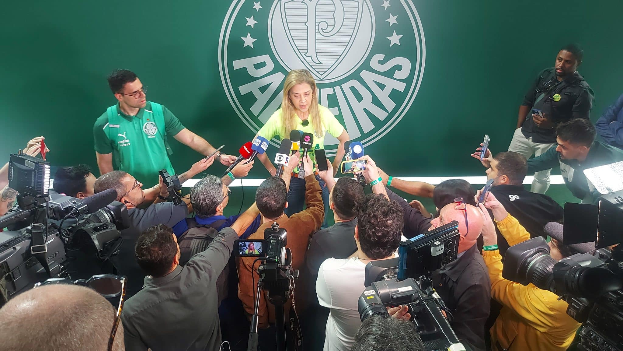 Leila Pereira: &lsquo;O Rony sairia pela porta da frente. O Dudu saiu pela porta dos fundos&rsquo;