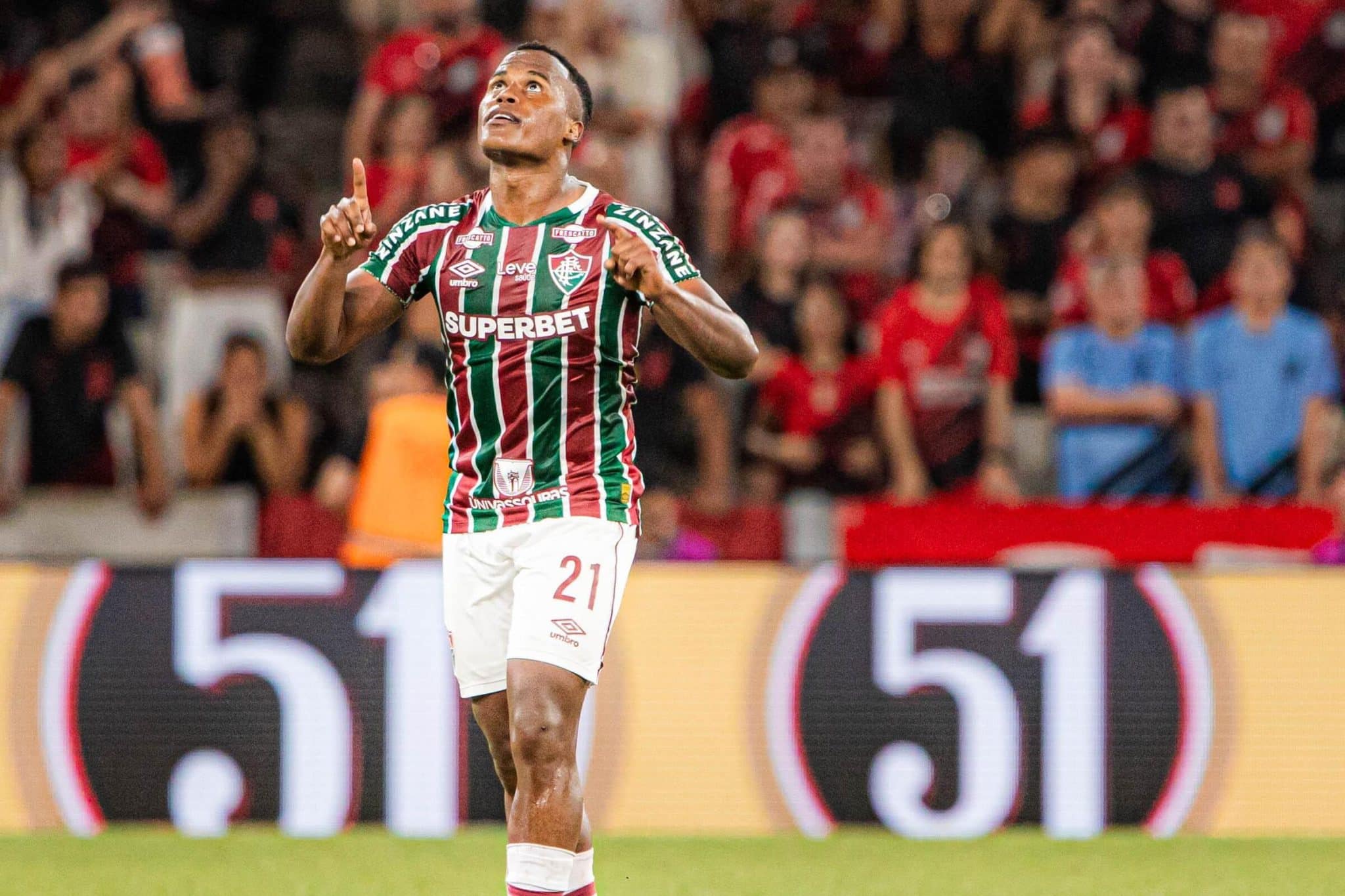 A melhor not&iacute;cia para Athletico-PR e Fluminense veio a 500 km de Curitiba