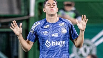 Botafogo envolve dois jogadores em nova proposta para tirar Jair do Santos