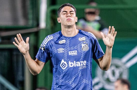 Botafogo envolve dois jogadores em nova proposta para tirar Jair do Santos