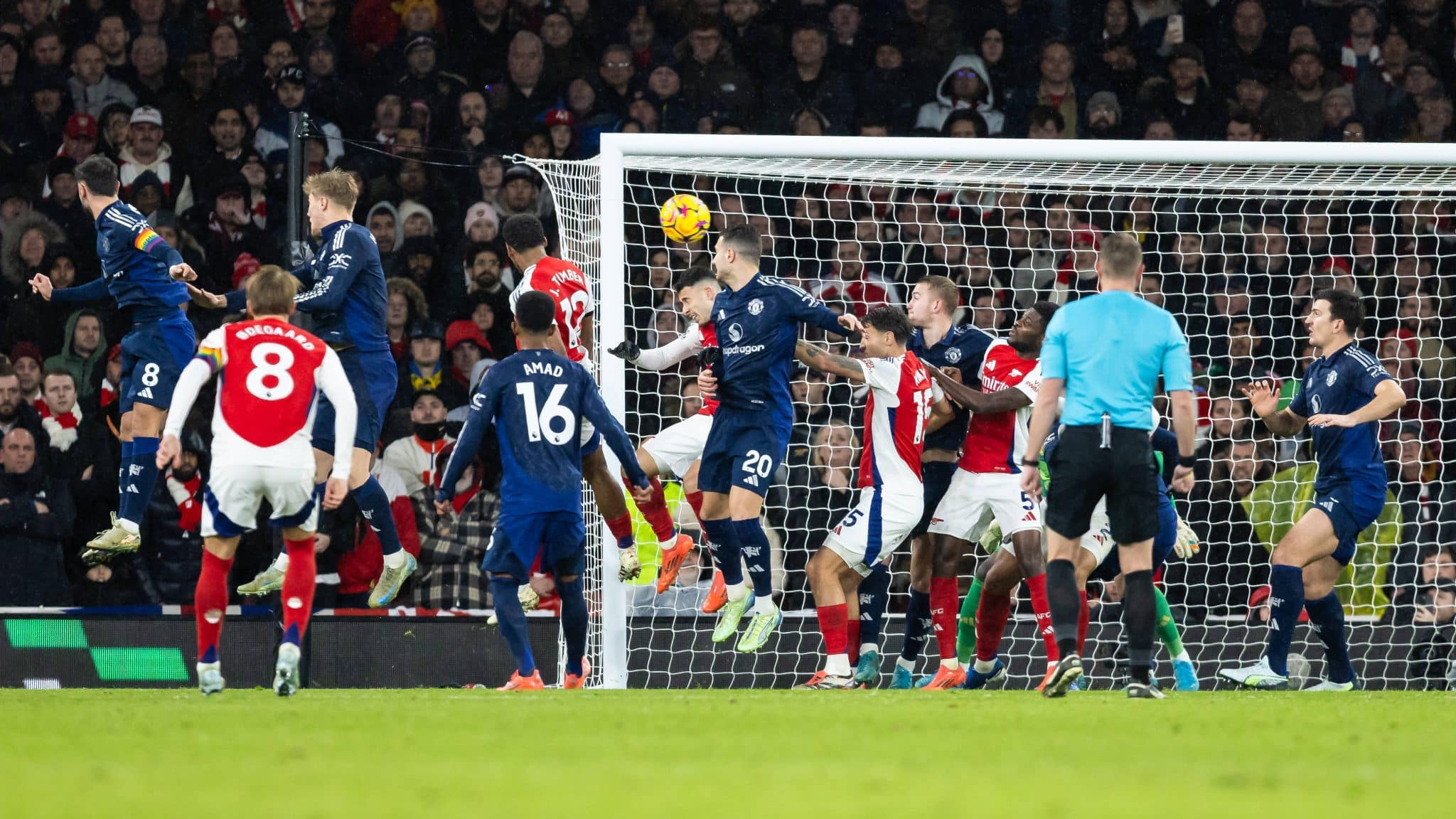 Arsenal mostra a for&ccedil;a de sua arma mais letal em vit&oacute;ria diante do Manchester United por 2 a 0